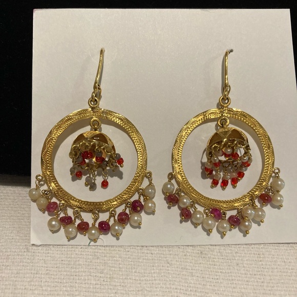 Earrings. Beautiful. Pre Owned. Gold Tone. - Picture 3 of 15